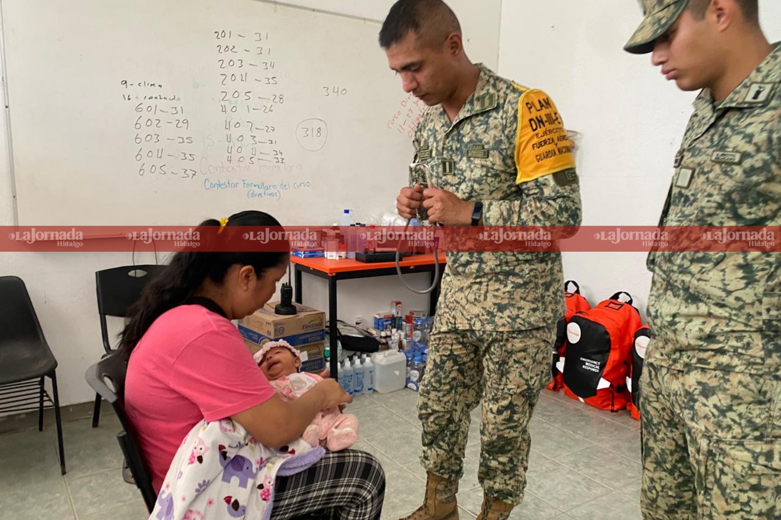 Brigadas médicas del Ejército apoyan a damnificados en Huehuetla