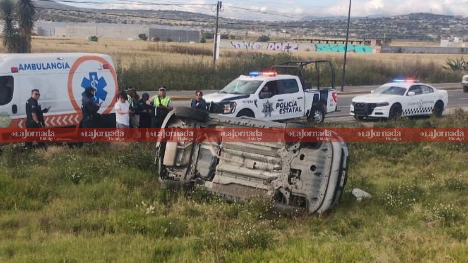 Volcadura de camioneta en la México–Pachuca deja dos personas lesionadas