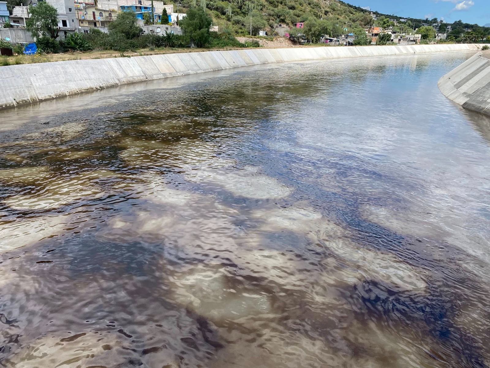 Derrame de hidrocarburo en el río Tula tras falla en refinería