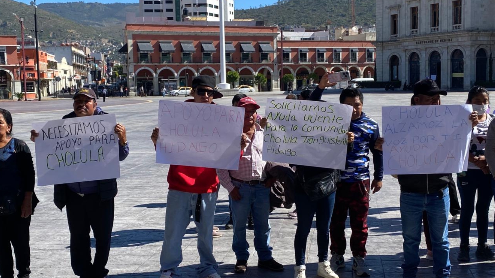 Familias protestan en Pachuca por abandono de comunidad en Tianguistengo