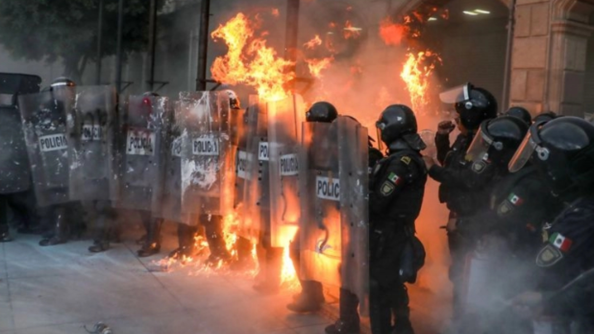Sheinbaum pide investigar ataques del “bloque negro” durante marcha del 2 de octubre