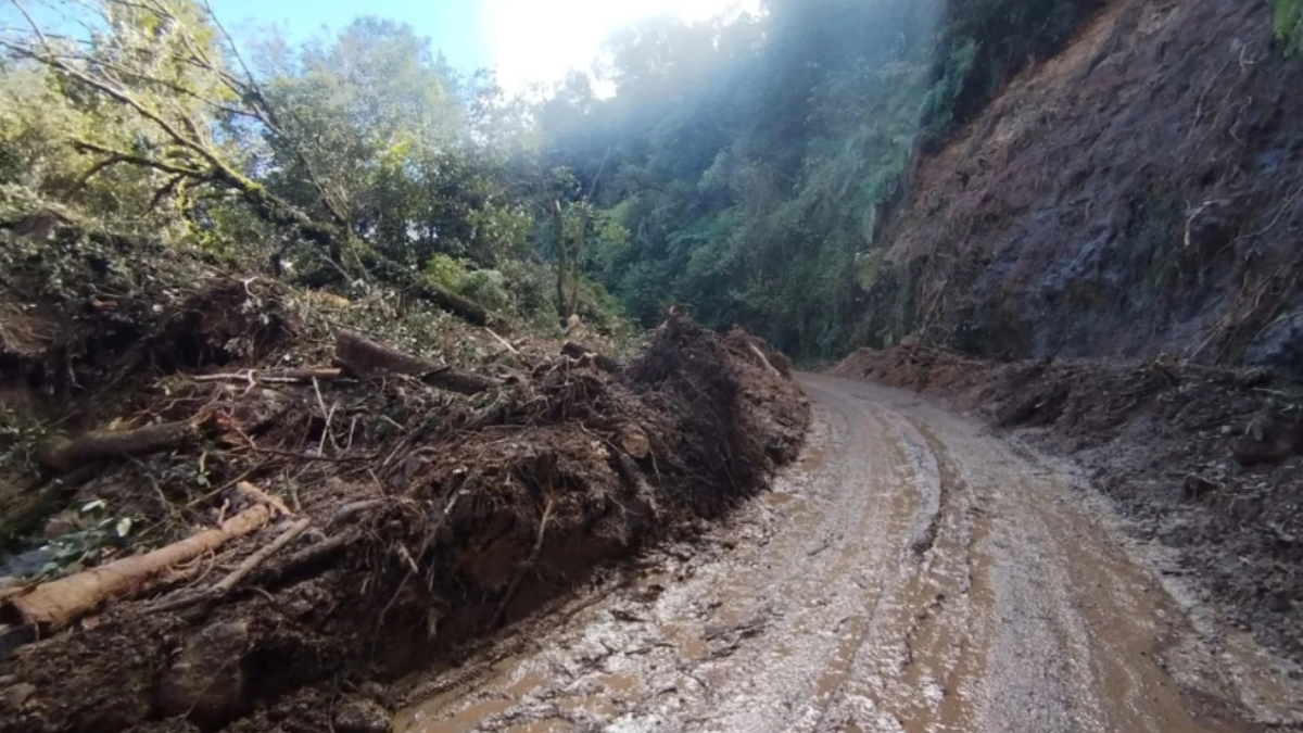 Aumenta a 70 personas fallecidas y permanecen incomunicadas 160 comunidades tras intensas lluvias en el país