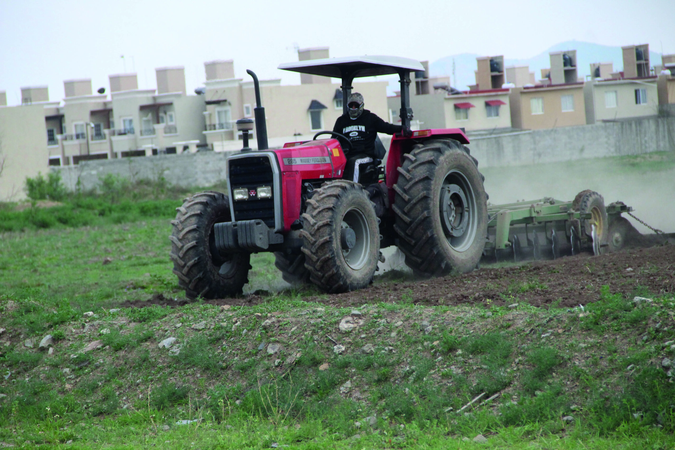 Gobierno de Hidalgo asigna a Conaso proyecto para nivelación de tierras agrícolas en tres distritos de riego