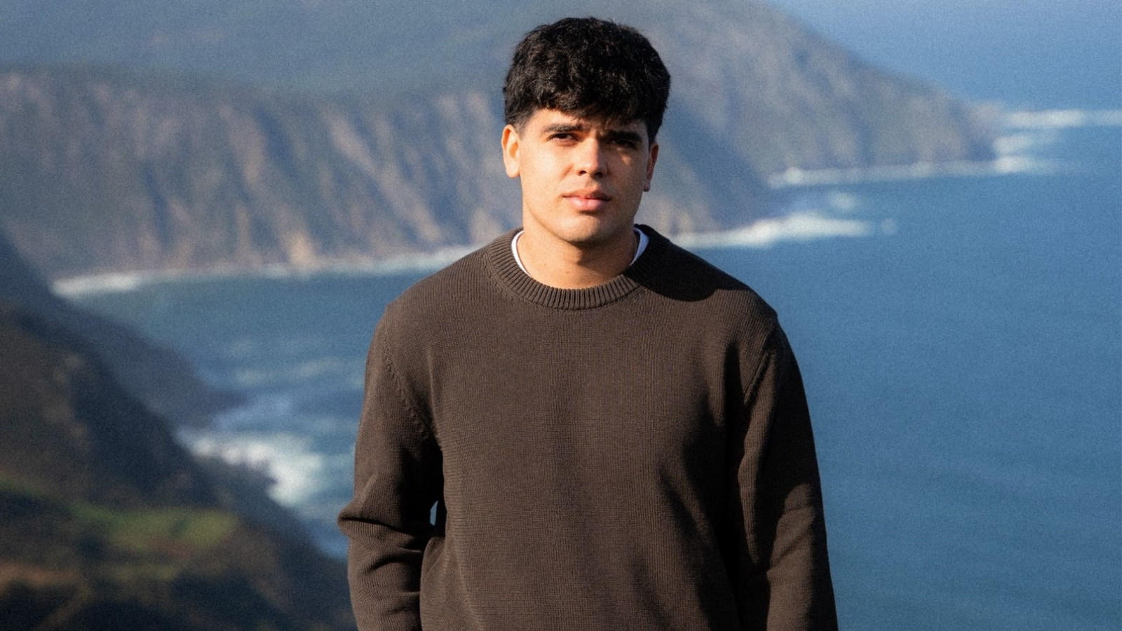 Iñigo Quintero anuncia su primer álbum “El Sitio de Siempre”, un viaje de regreso al origen