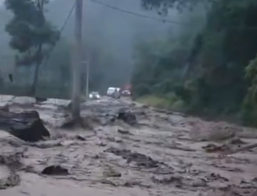 Cierran carreteras de Hidalgo por alerta de lluvias, derrumbes e inundaciones: revisa cuáles