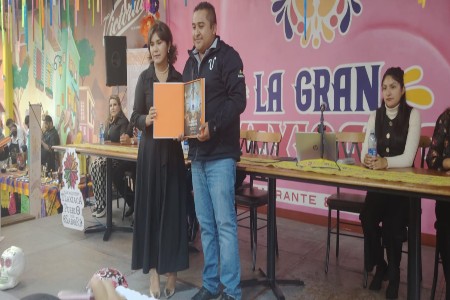 Verónica Jiménez presenta “El Cristo de la Montaña”, libro que rinde homenaje a la fe y tradiciones de San Agustín Tlaxiaca