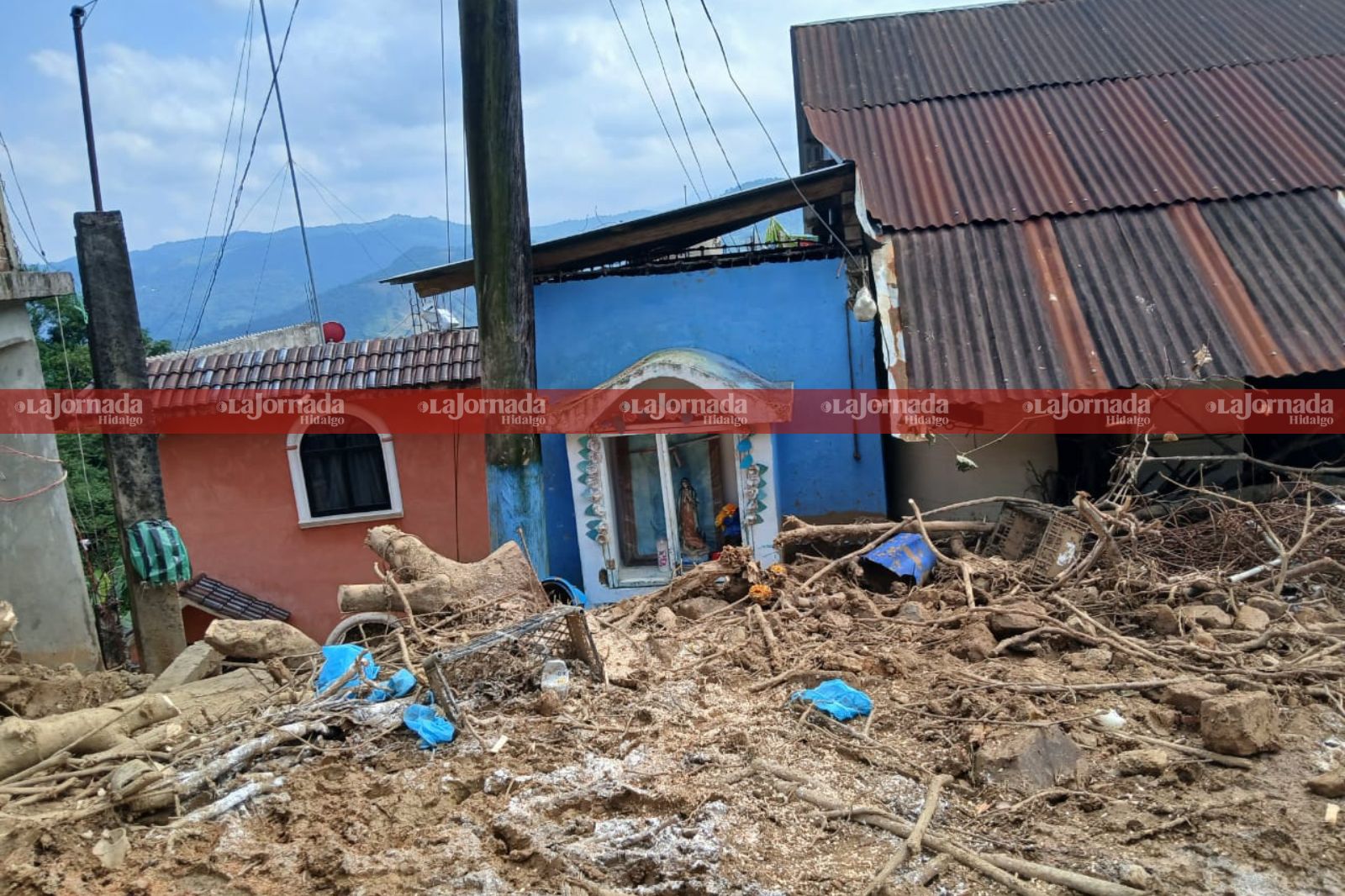 Julio Menchaca anuncia fondos extra para familias afectadas por lluvias en Hidalgo