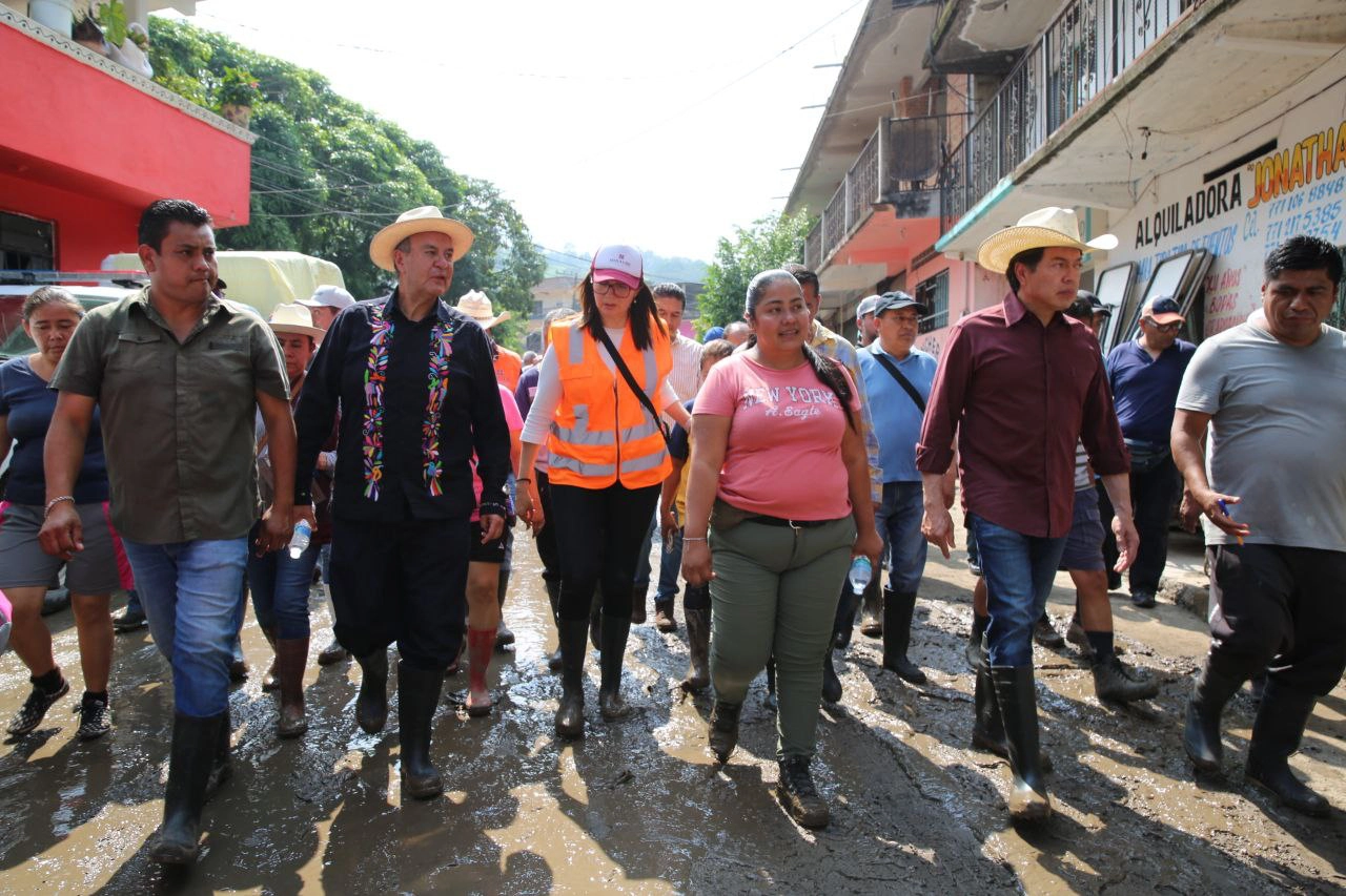 SEP federal y estatal evalúan daños en escuelas de la región Otomí–Tepehua tras las lluvias