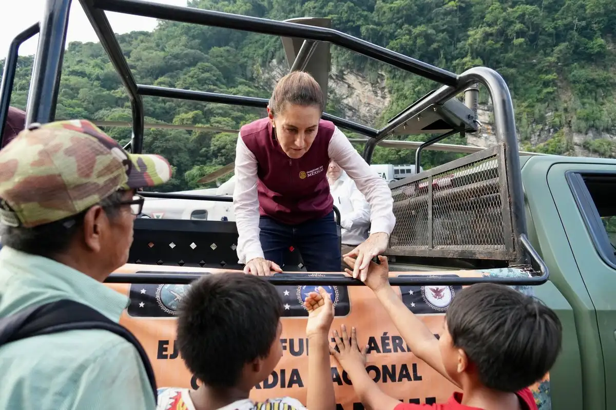 En Hidalgo, Claudia Sheinbaum anuncia primera entrega de apoyo económico a damnificados