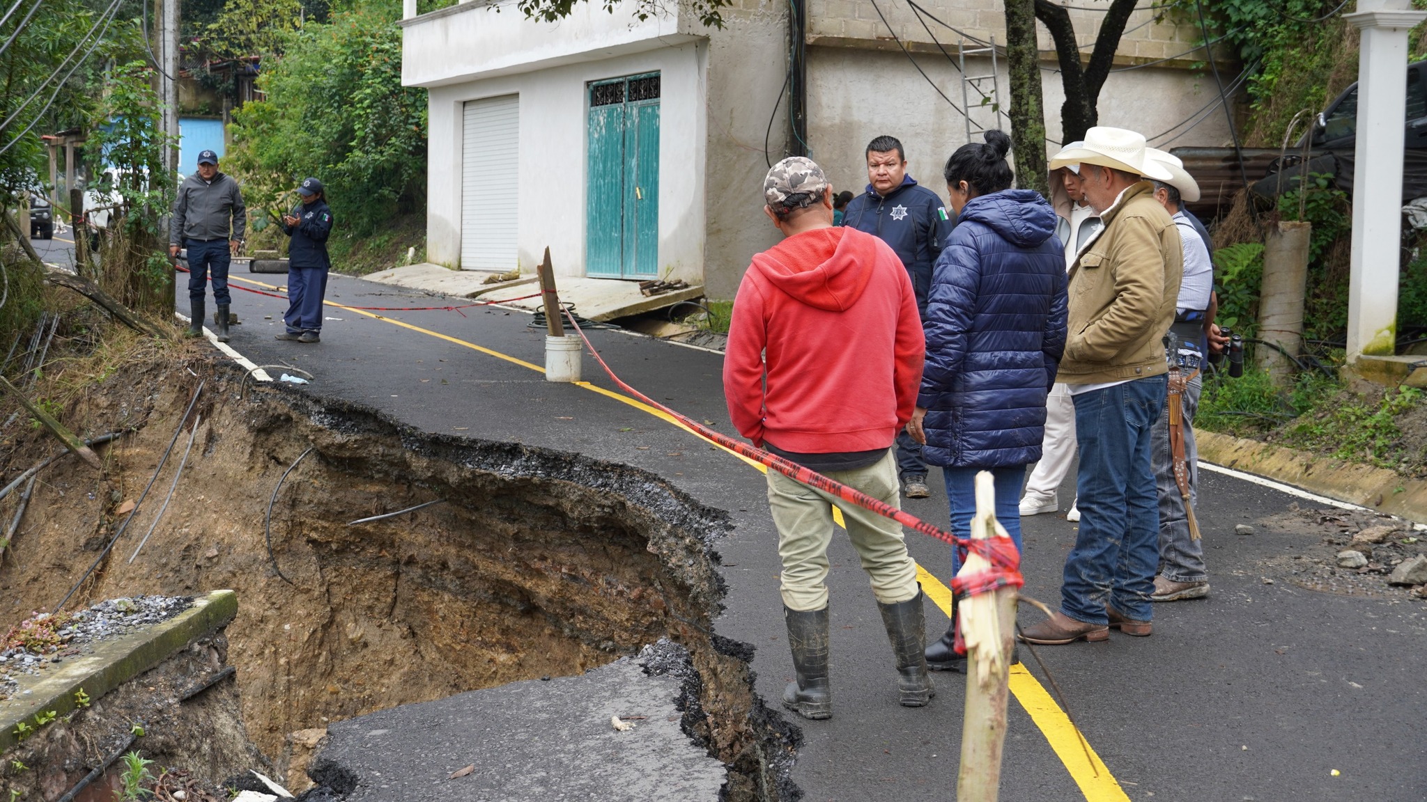 Sierra Otomí-Tepehua permanece incomunicada: deslaves impiden la llegada de ayuda