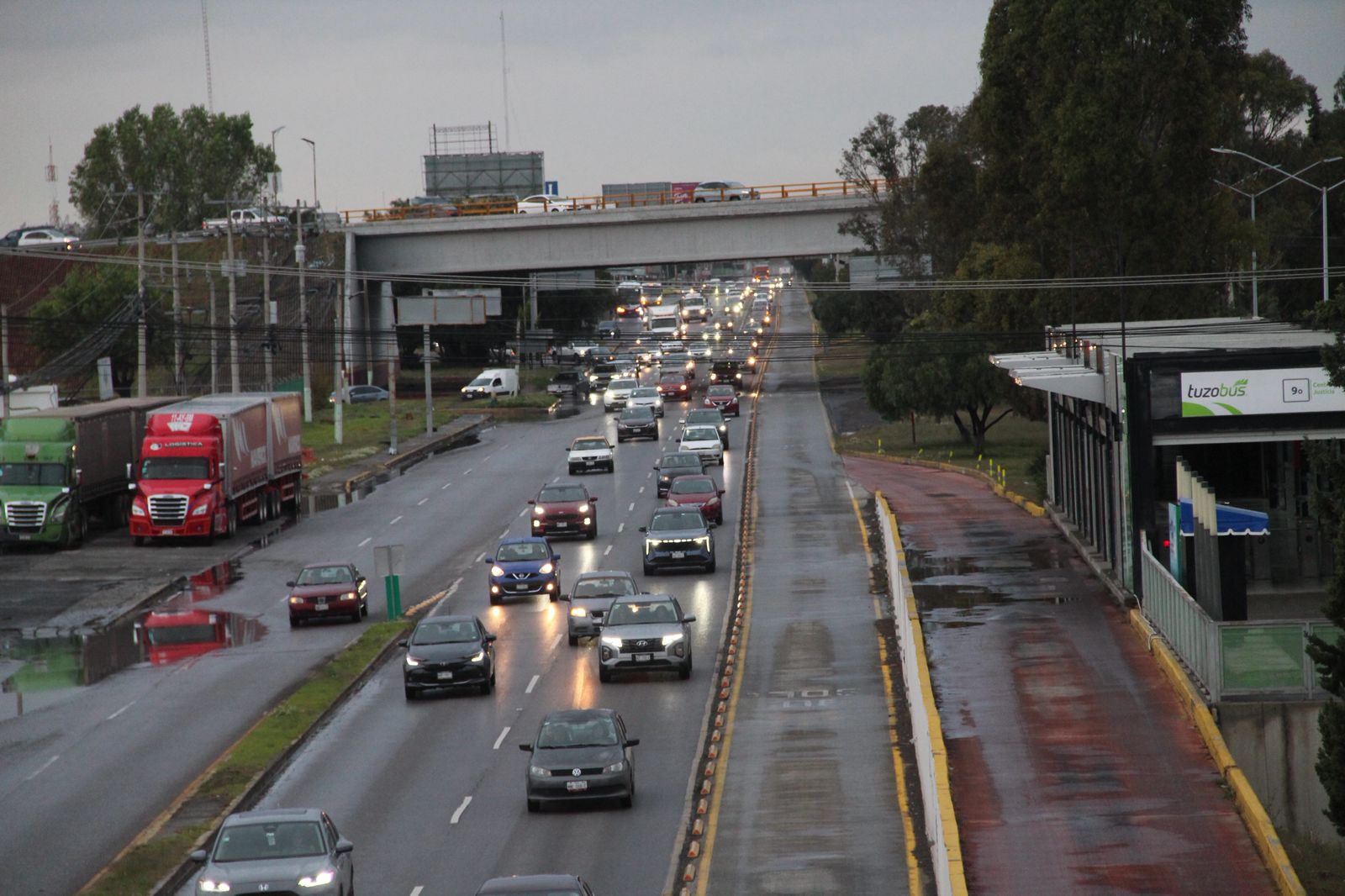 Vecinos anuncian nuevo bloqueo en la México-Pachuca por baches, inseguridad y falta de agua