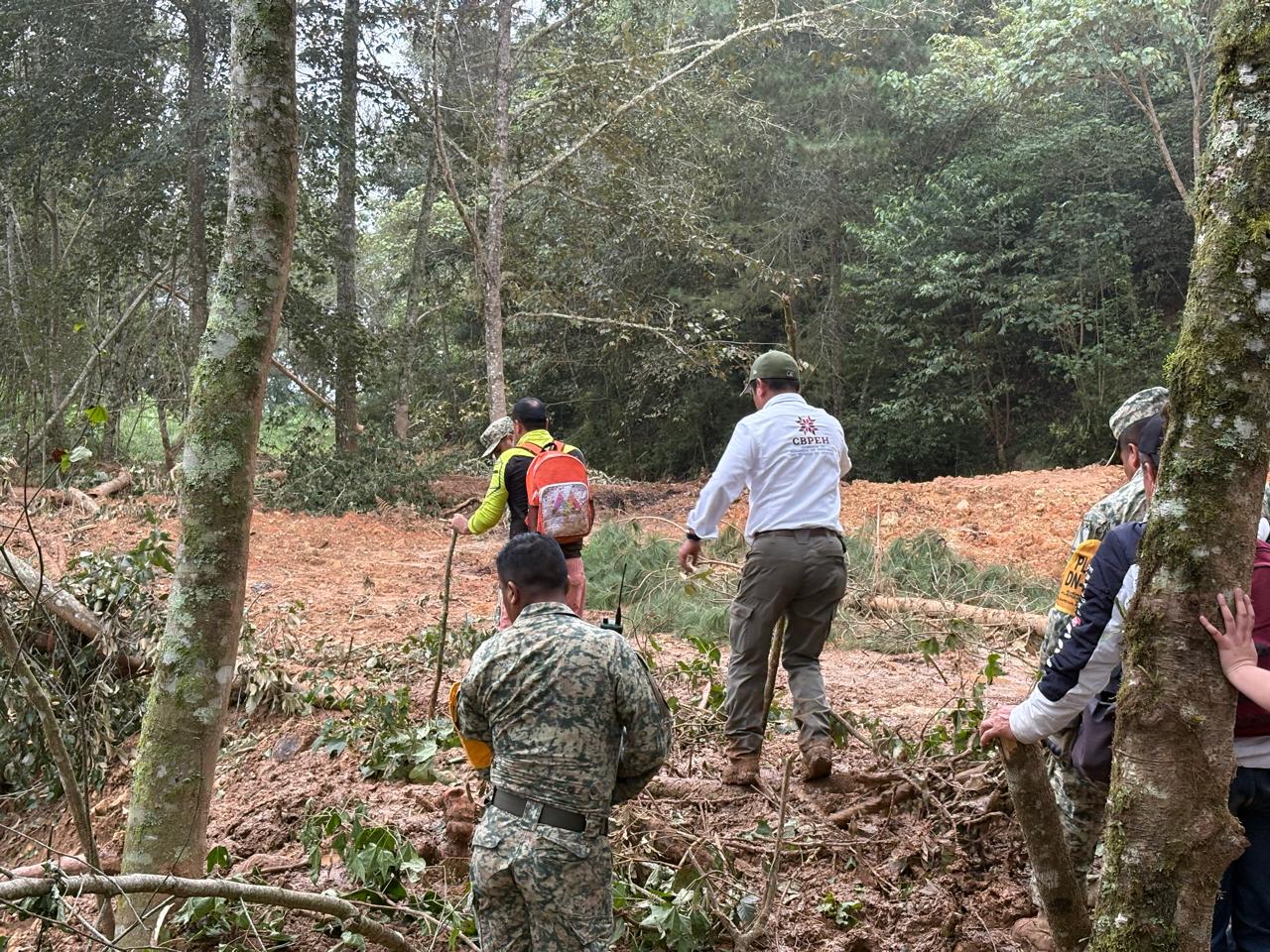 Refuerzan búsqueda de personas desaparecidas en Tianguistengo tras lluvias