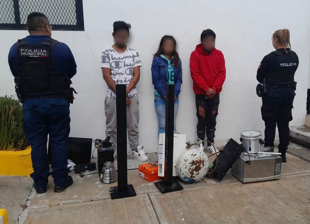 Detienen a tres personas por presunto robo en Mineral de la Reforma