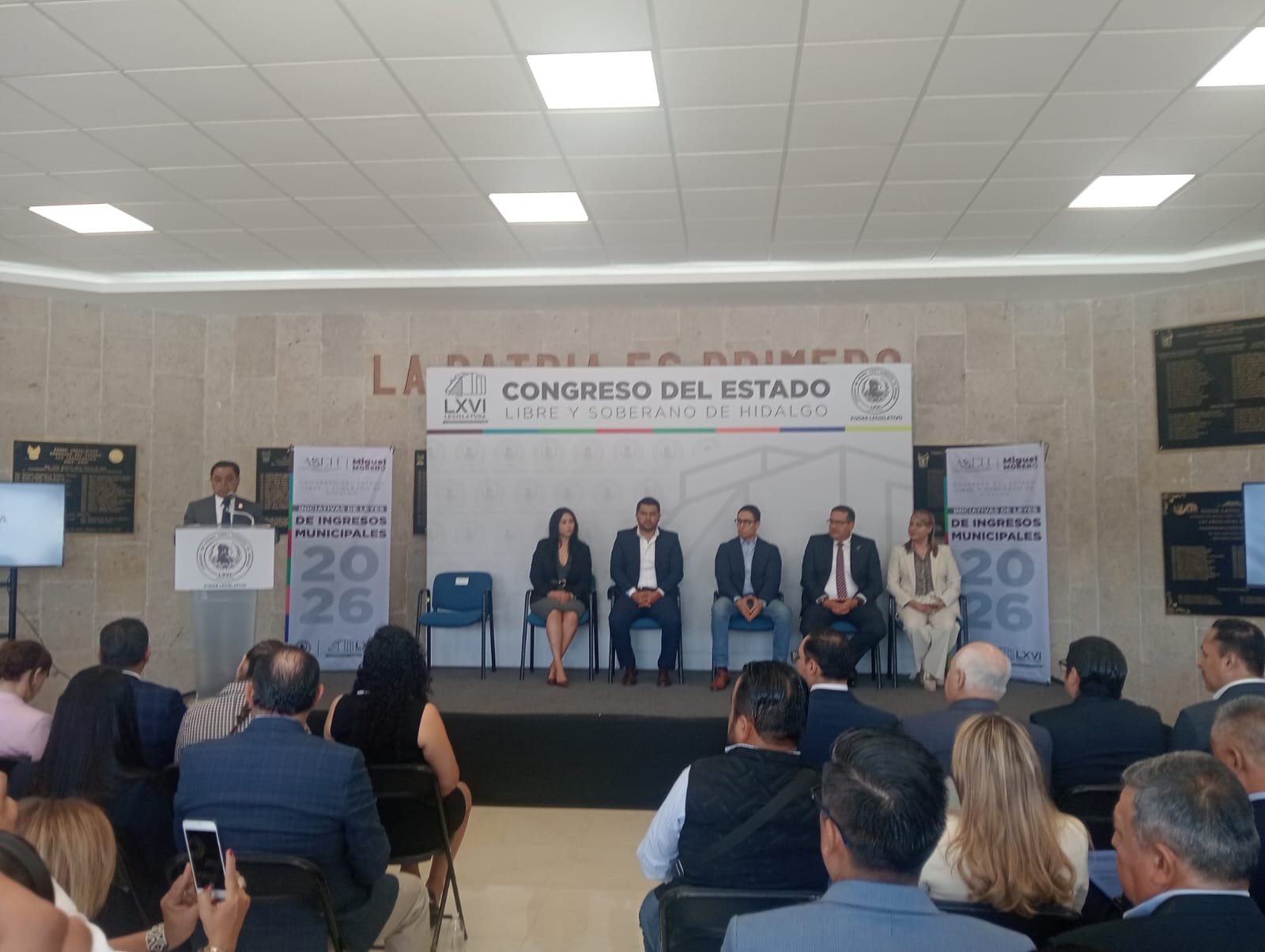 Pendientes más de 20 Leyes de Ingresos a horas de vencerse el plazo