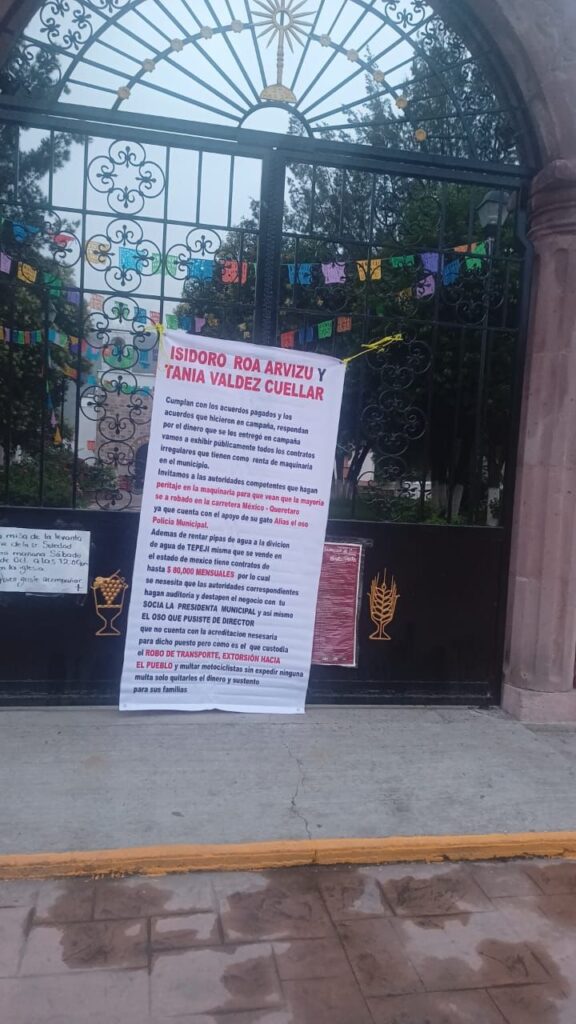 lona sobre corrupción en Tepeji del Río