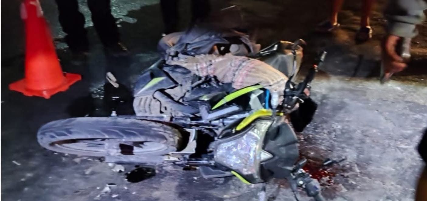 Ixmiquilpan: motociclista se estampa contra tráiler y queda herido de gravedad