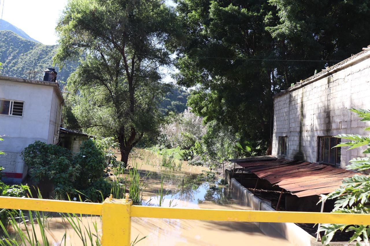 Rescatan a 29 personas en lanchas y entregan víveres en comunidades de Hidalgo