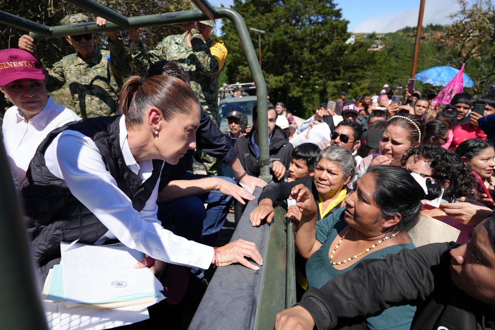 Sheinbaum recorre zonas afectadas por lluvias en Hidalgo y Querétaro