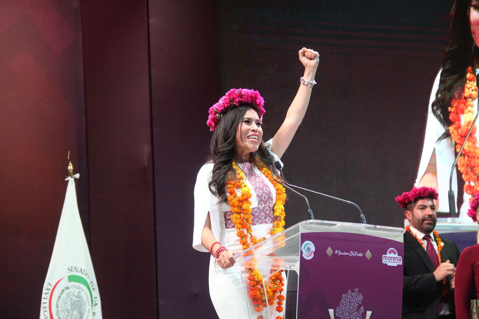 Rinde informe senadora Simey Olvera acompañada de legisladores morenistas