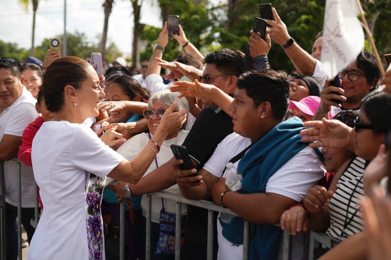 En Quintana Roo, Sheinbaum entrega 225 viviendas nuevas, 497 liberaciones de hipoteca y 193 escrituras