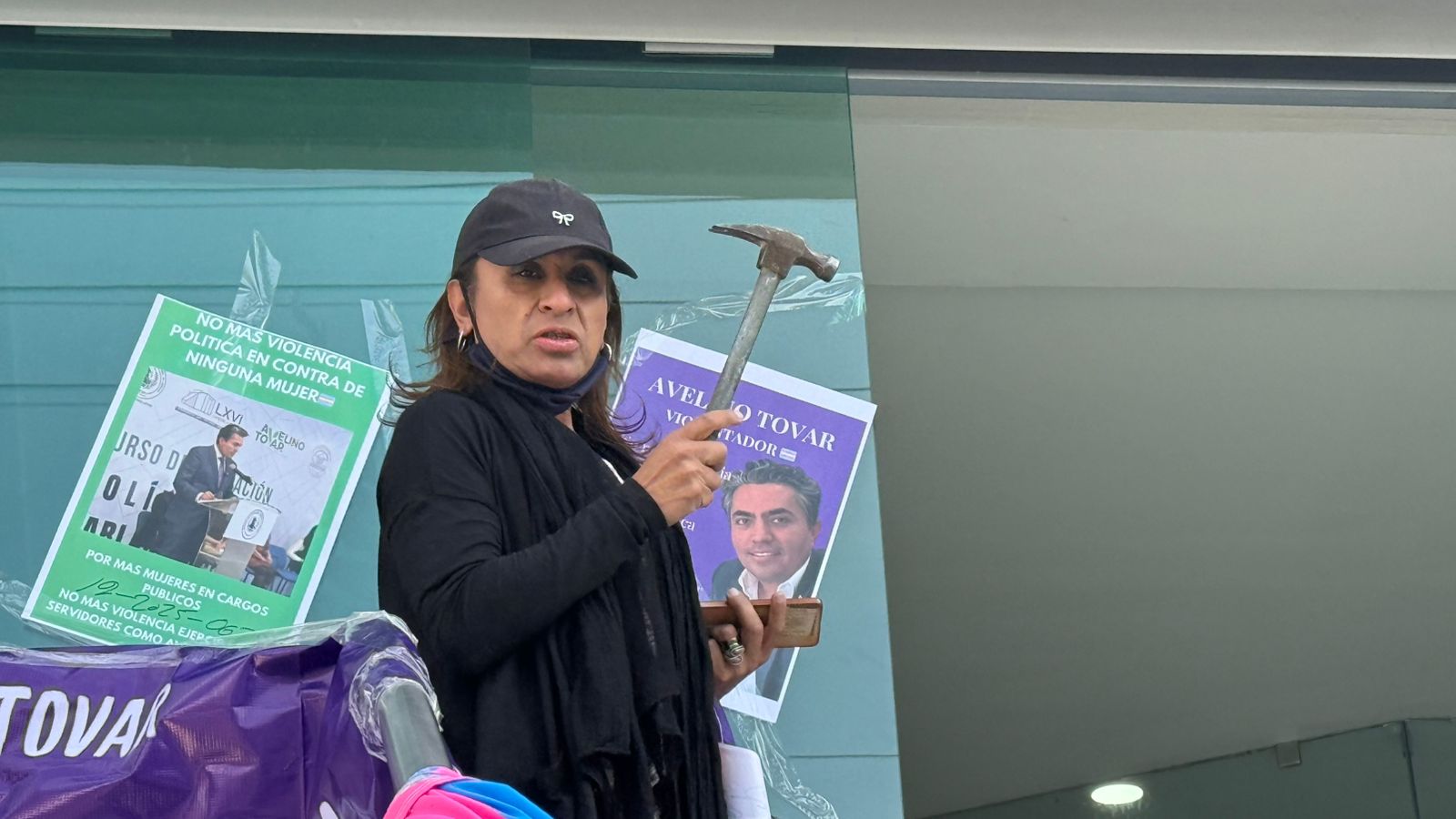 Queman bandera trans afuera de CDHEH; activista acusa violencia y omisiones de autoridades