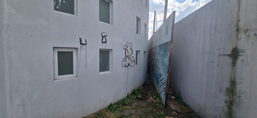 Roban aula de educación inicial en Tula