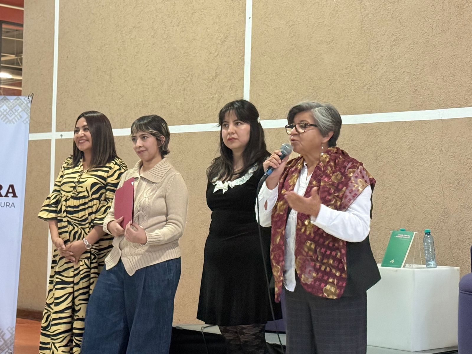 Celebran el Día Nacional del Libro destacando a jóvenes autoras de Hidalgo