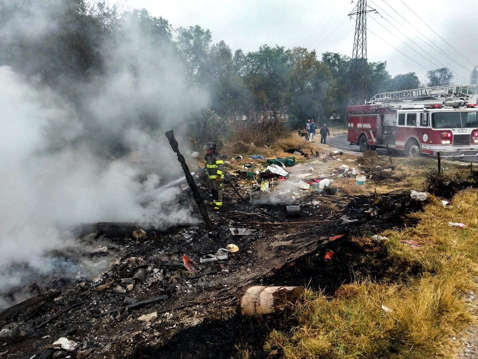 Bomberos controlan incendio de basura en comunidad de Tula
