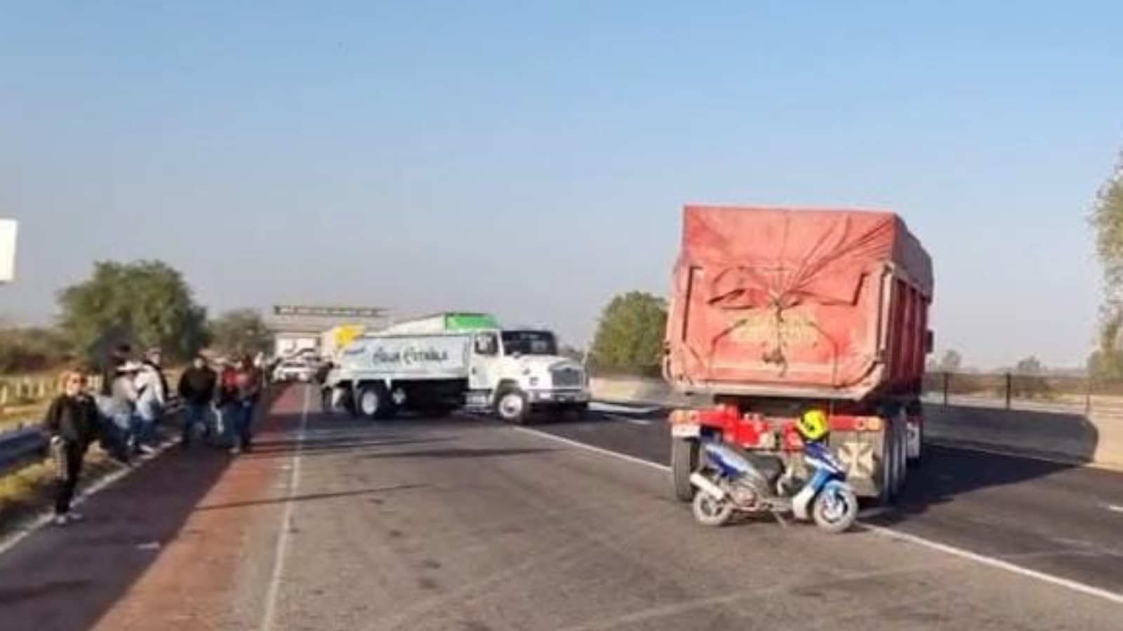 Campesinos y transportistas bloquean el Arco Norte
