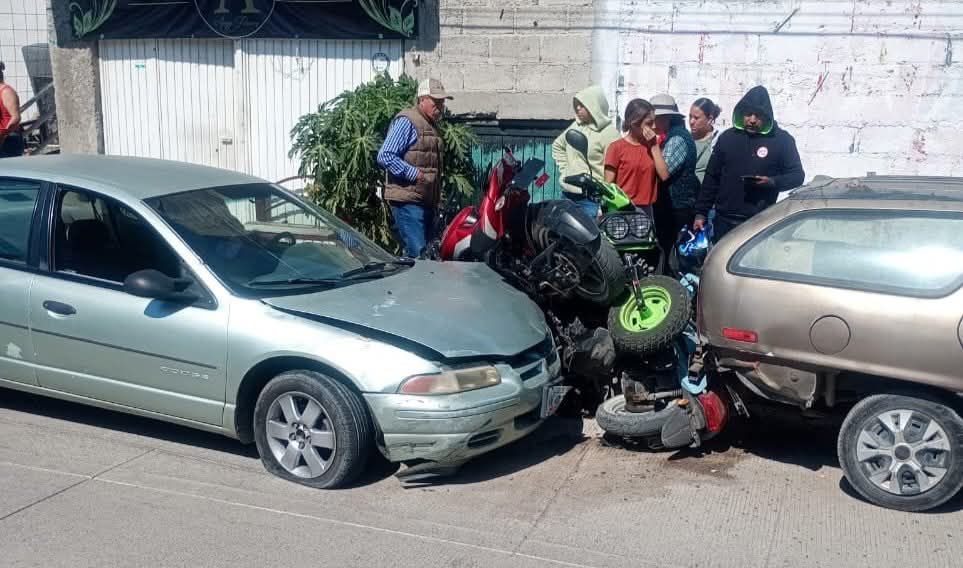 Conductor ebrio provoca fuerte choque en Mixquiahuala; hay varios heridos