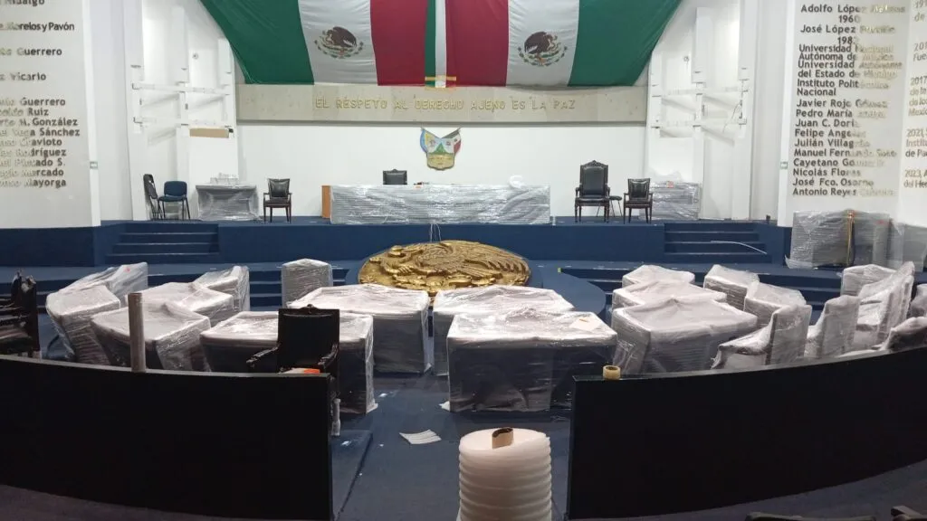 Congreso de Hidalgo inicia demolición del Salón de Plenos; esto costará