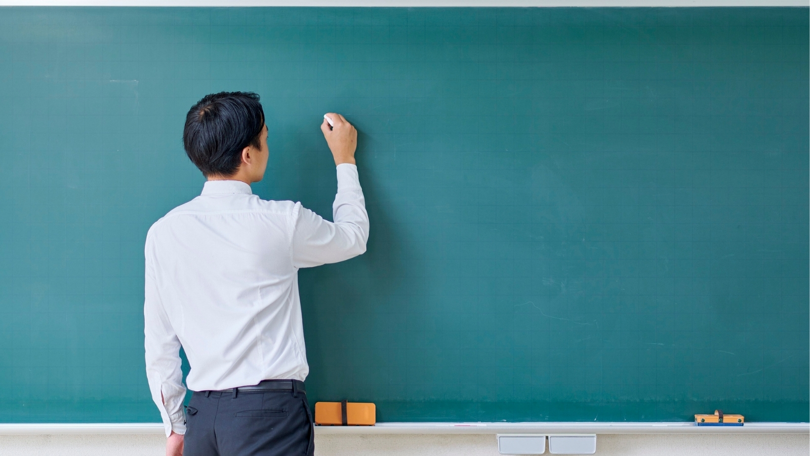 Docentes en funciones de regidores subcontratan a conocidos para conservar su plaza: Contraloría