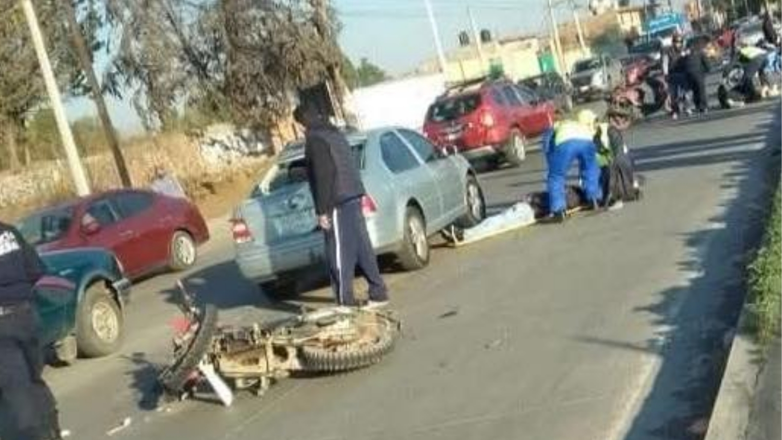 Motociclista impacta a ciclista en la Santiago-Tulancingo