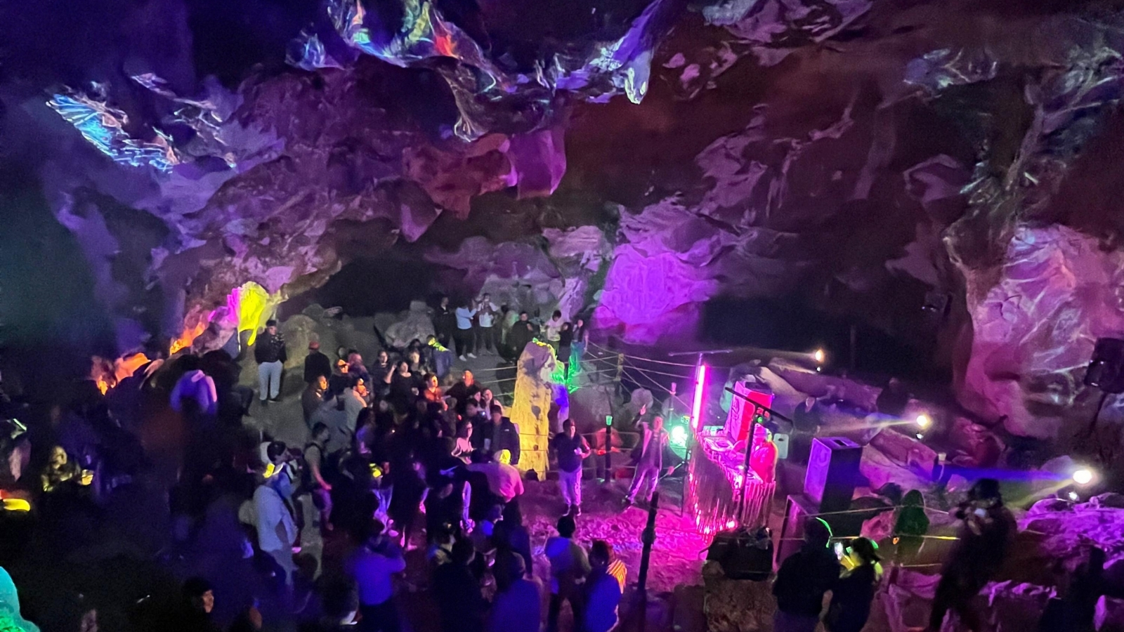 “Rave in a Cave” 2025: arte, música y sustentabilidad en las Grutas de Xoxafi