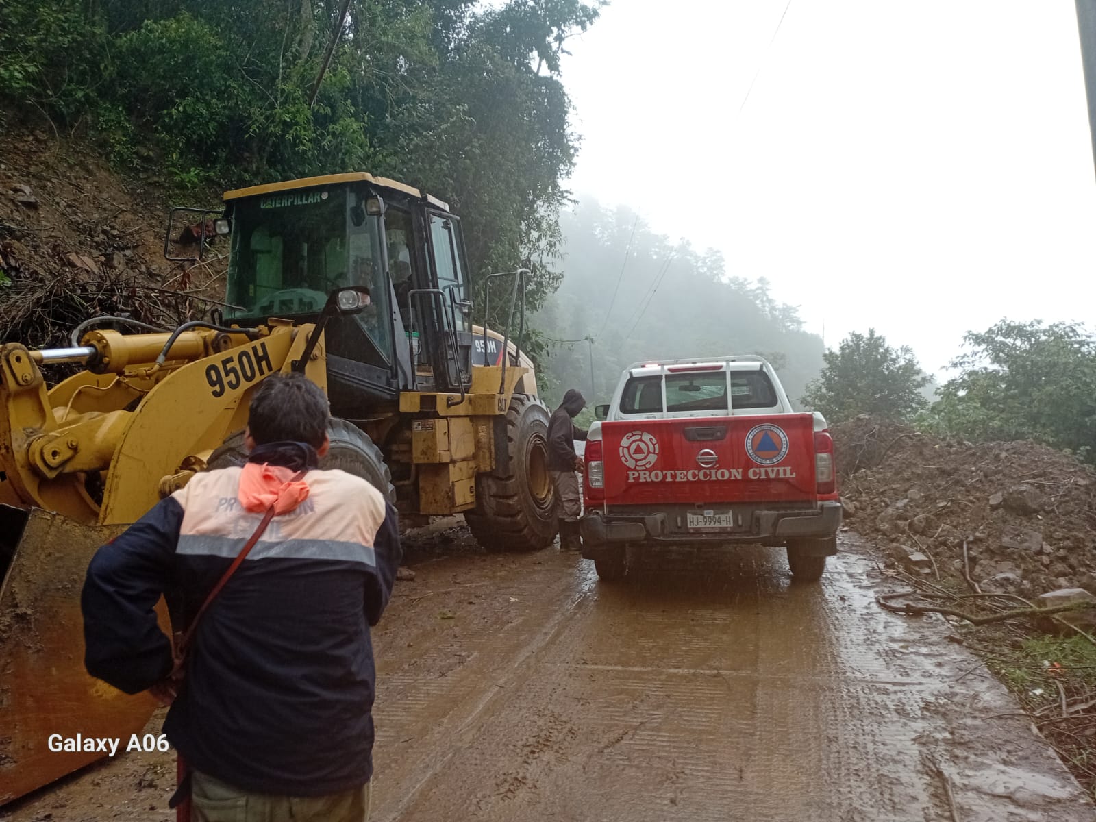 Alerta en Tenango de Doria: neblina densa y nuevos derrumbes afectan vías rurales
