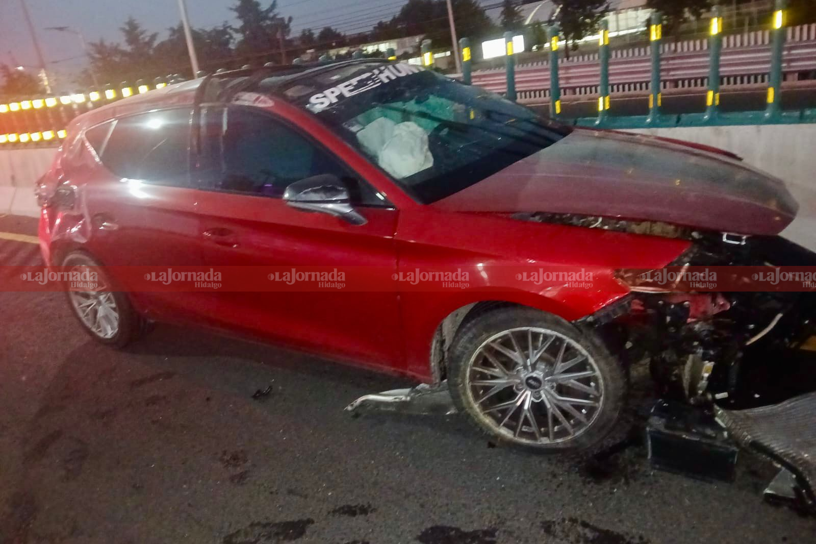 Hombre resulta herido tras chocar su auto en la carretera México–Pachuca