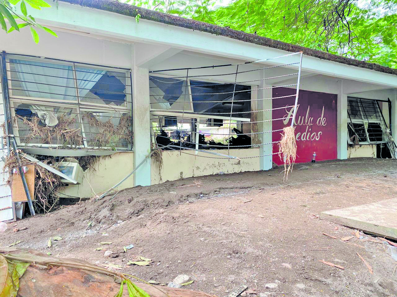 Asciende a 80 millones el gasto por remoción de lodo en escuelas de Hidalgo tras Priscilla