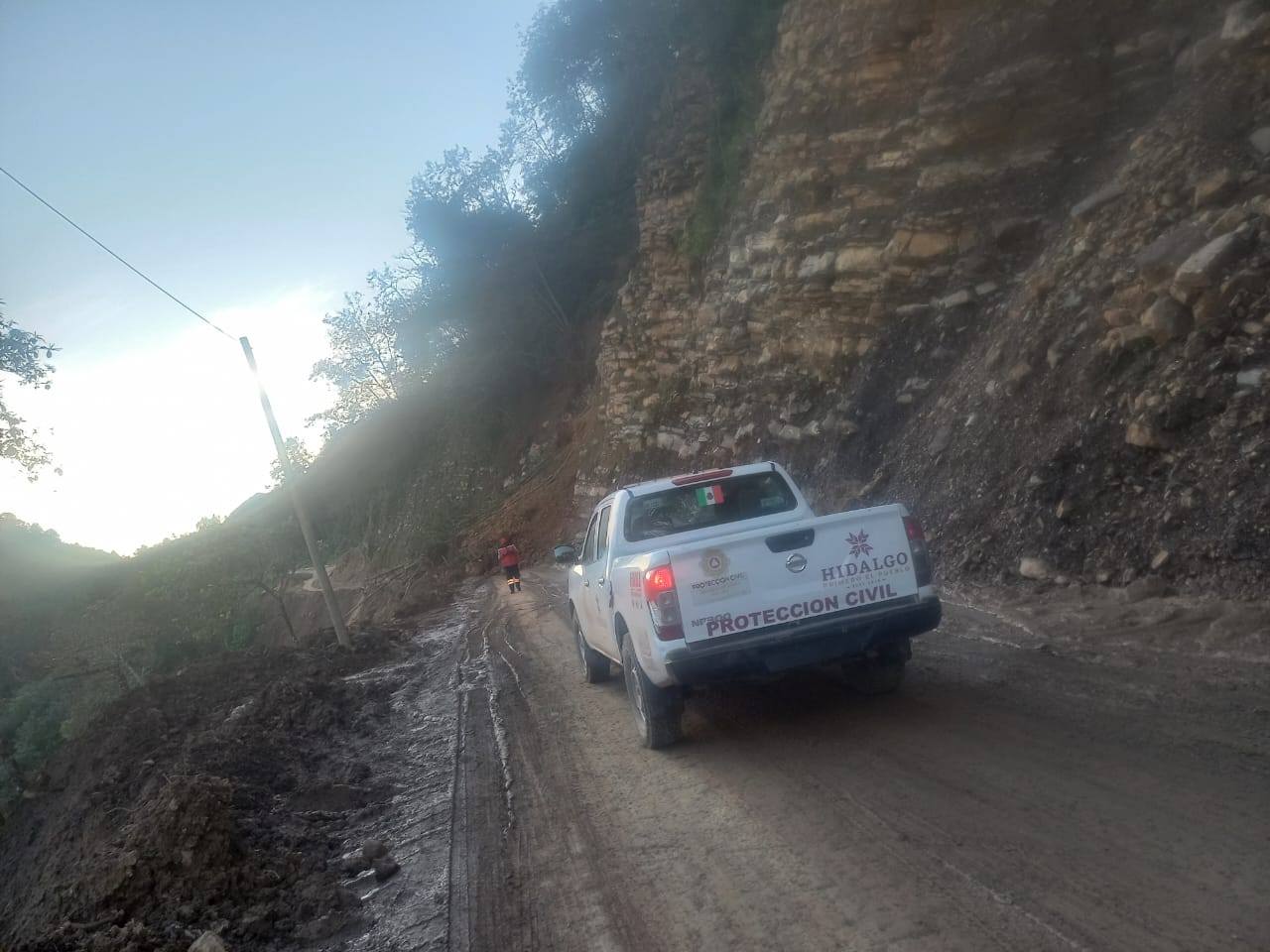 Nuevo derrumbe bloquea el acceso a comunidades en Tenango de Doria