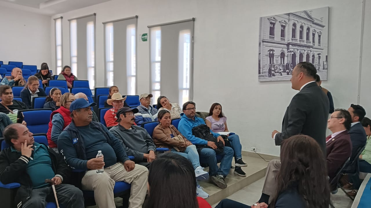 Vecinos de Epazoyucan protestan en el Congreso por presunto mal uso de recursos de regidores