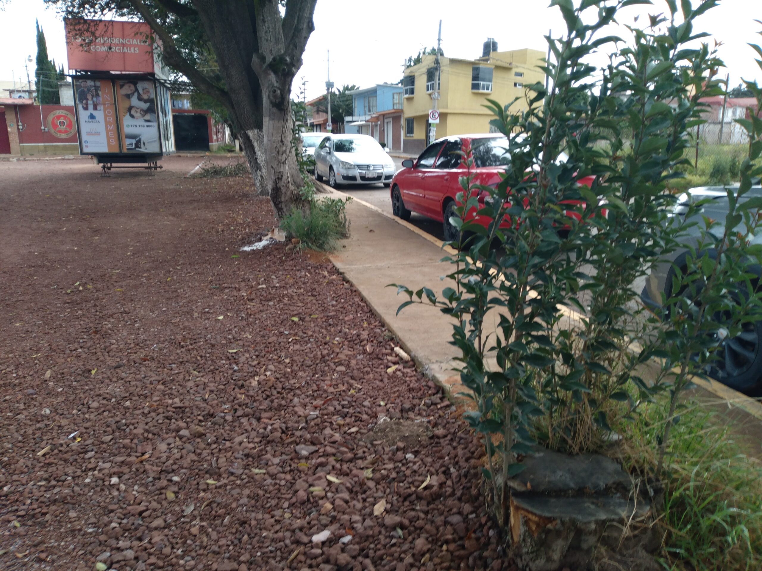 Fraccionador construye sobre canal de riego con permiso del gobierno de Tulancingo