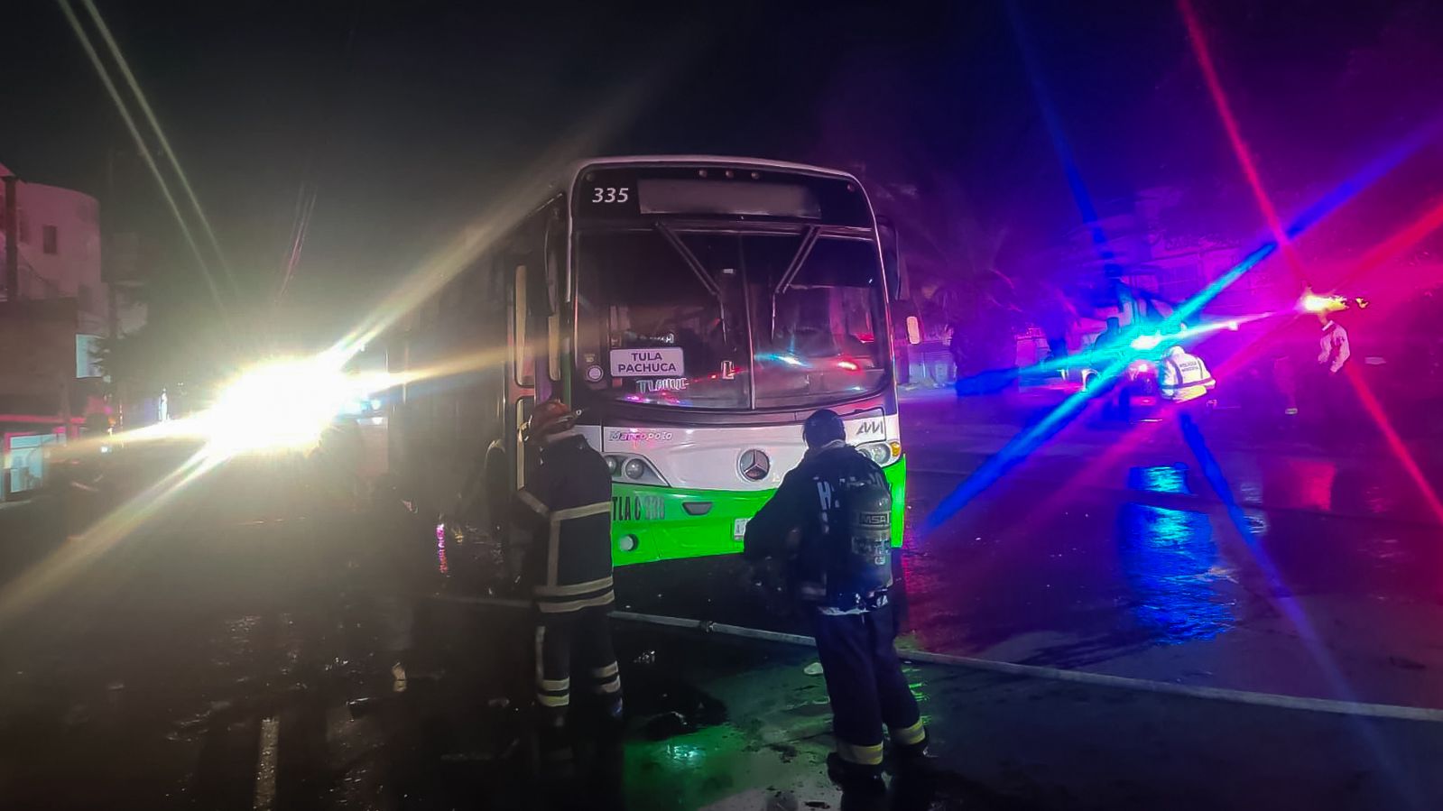 Incendio de autobús en bulevar Colosio: autoridades atienden emergencia
