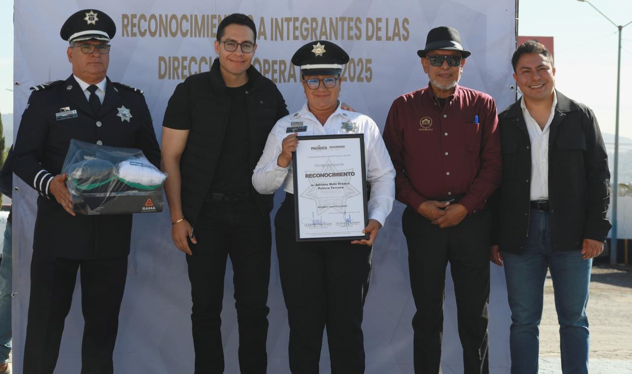 Pachuca reconoce a policías por su trayectoria y servicio con entrega de estímulos y homenajes