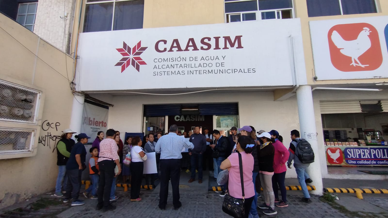 Reclaman a Caasim por crisis de agua; acusan hasta cuatro meses sin servicio y cobros excesivos