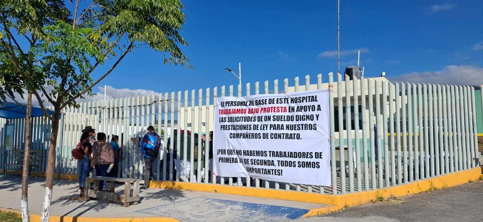 Trabajadores del Hospital de Zimapán levantan bloqueo sin respuesta de autoridades