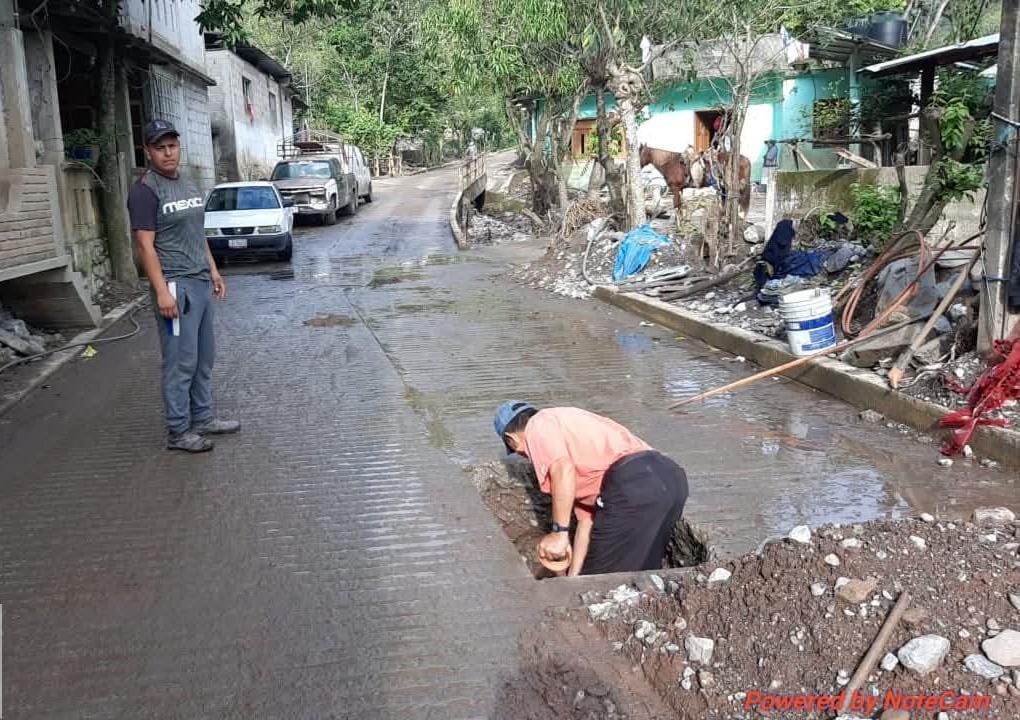 Apagón en Huejutla para reemplazar postes caídos