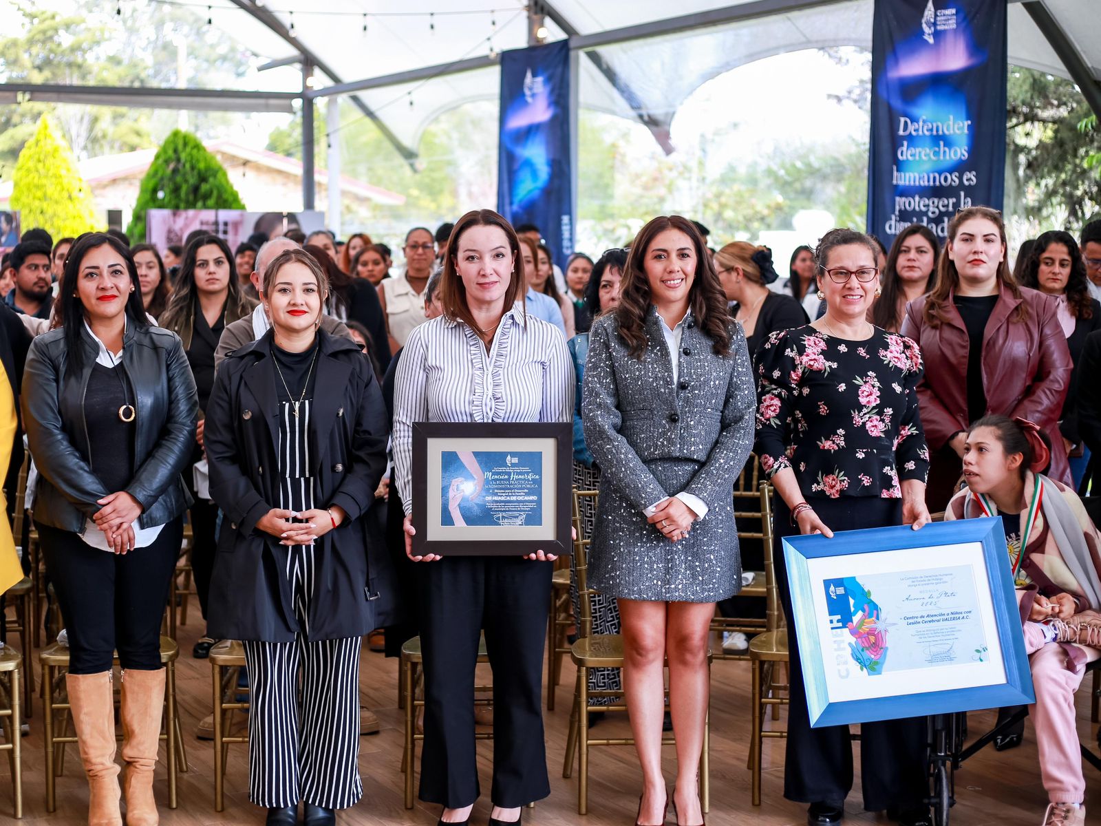 CDHEH entrega Aurora de Plata a fundación que atiende a infantes con discapacidad