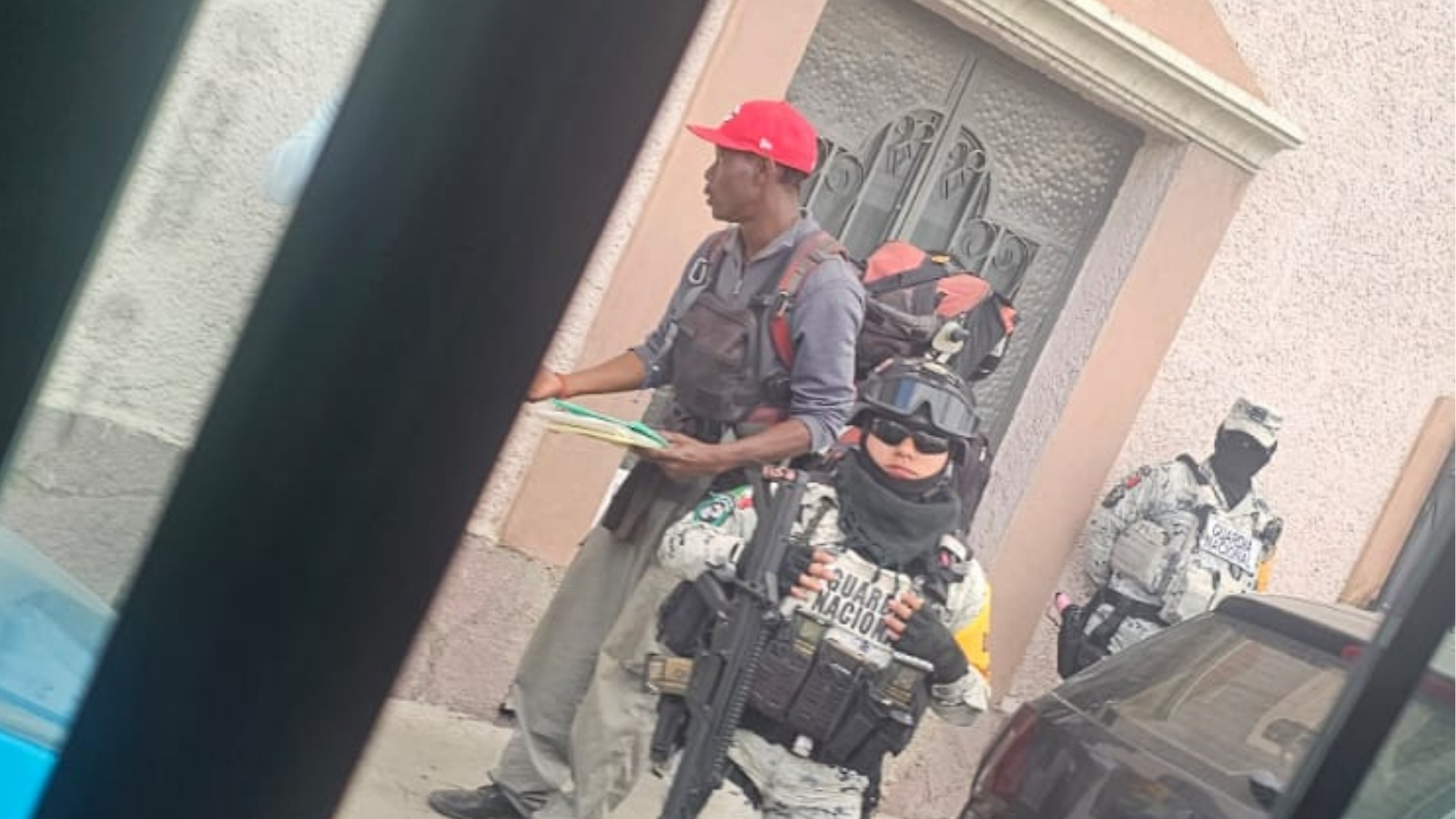 Detienen a dos personas por pedir dinero y agredir a automovilistas en Pachuca