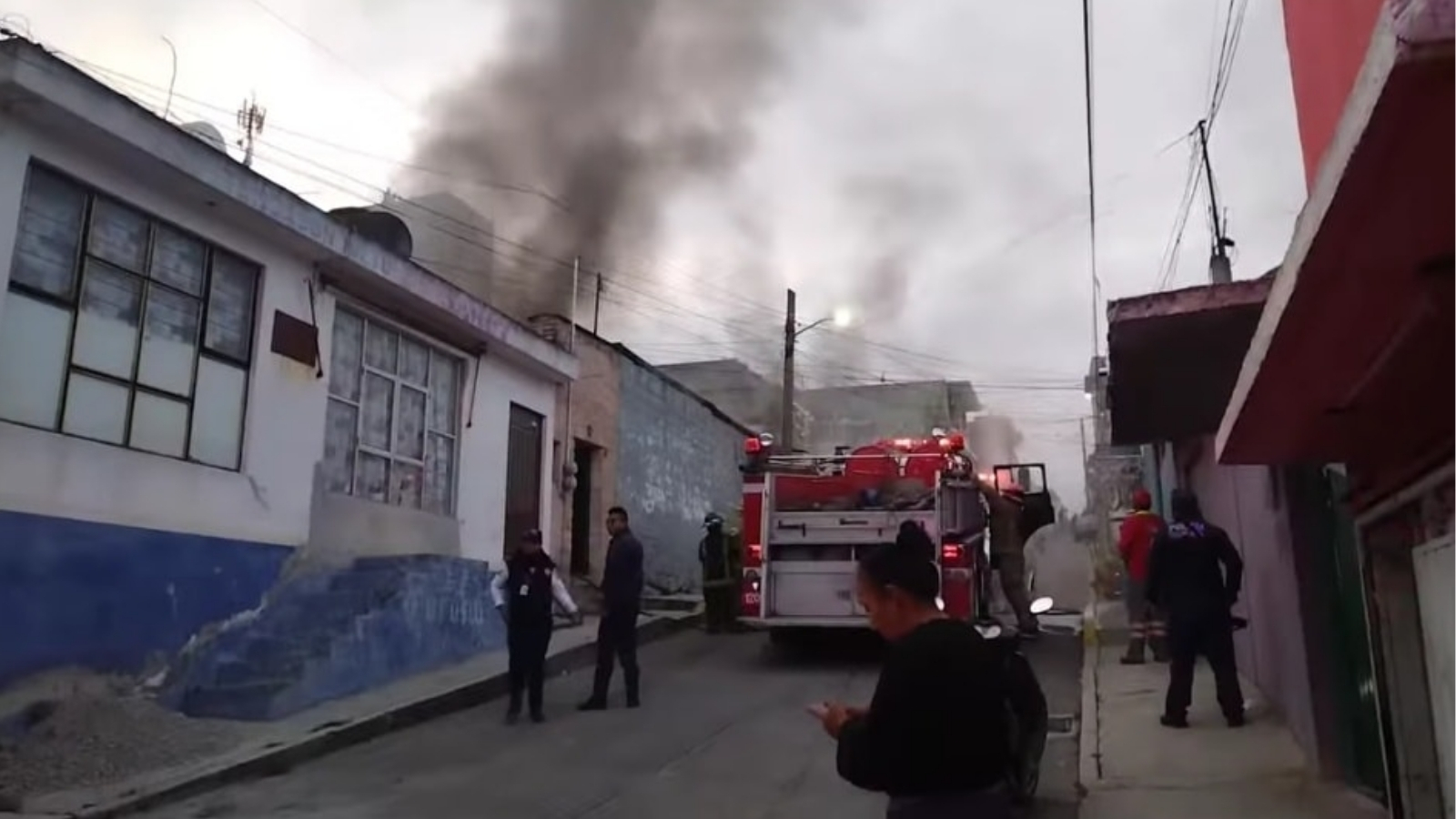 Incendio provoca evacuación de familias en Tulancingo
