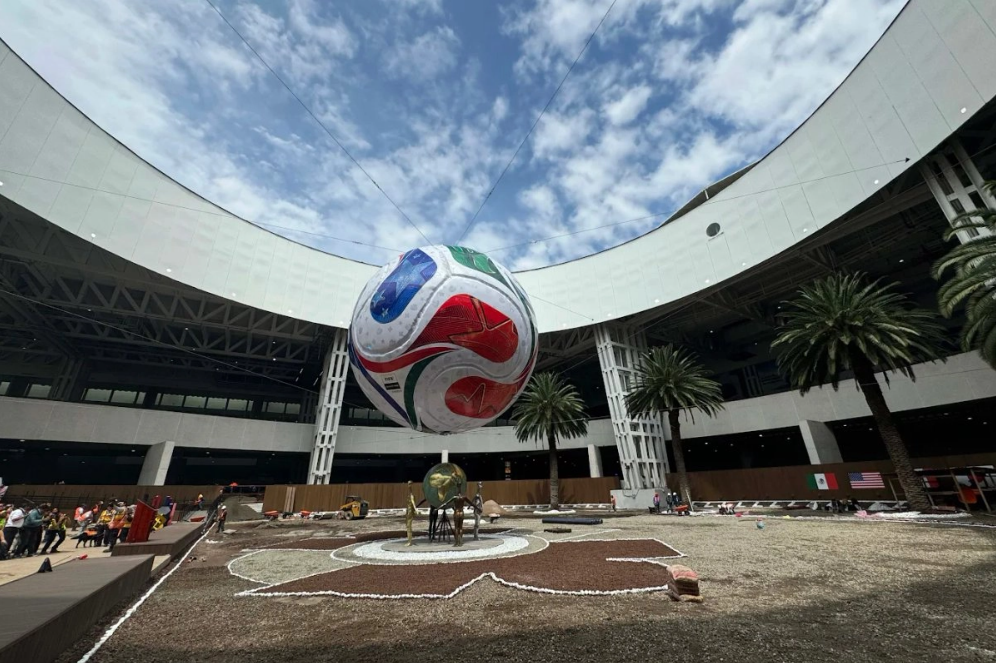 Balón del Mundial 2026 en el Aereopuerto de la Ciudad de México