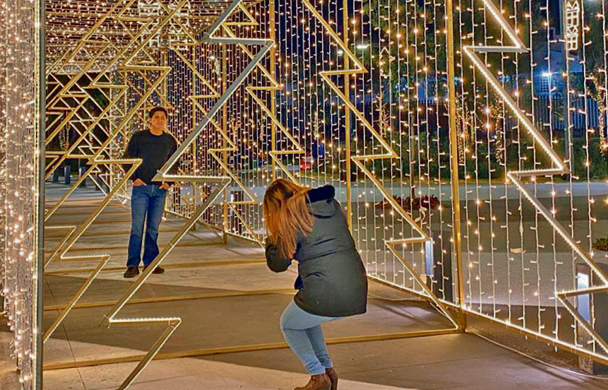 Visitantes en la Villa Iluminada